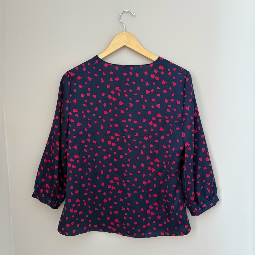 Talbot’s Women's Navy and Red V-neck Polka Dot Top Size 6 - Picture 3 of 4